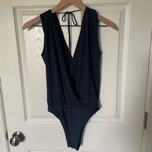Alice + Olivia navy blue v neck body suite. Women’s small